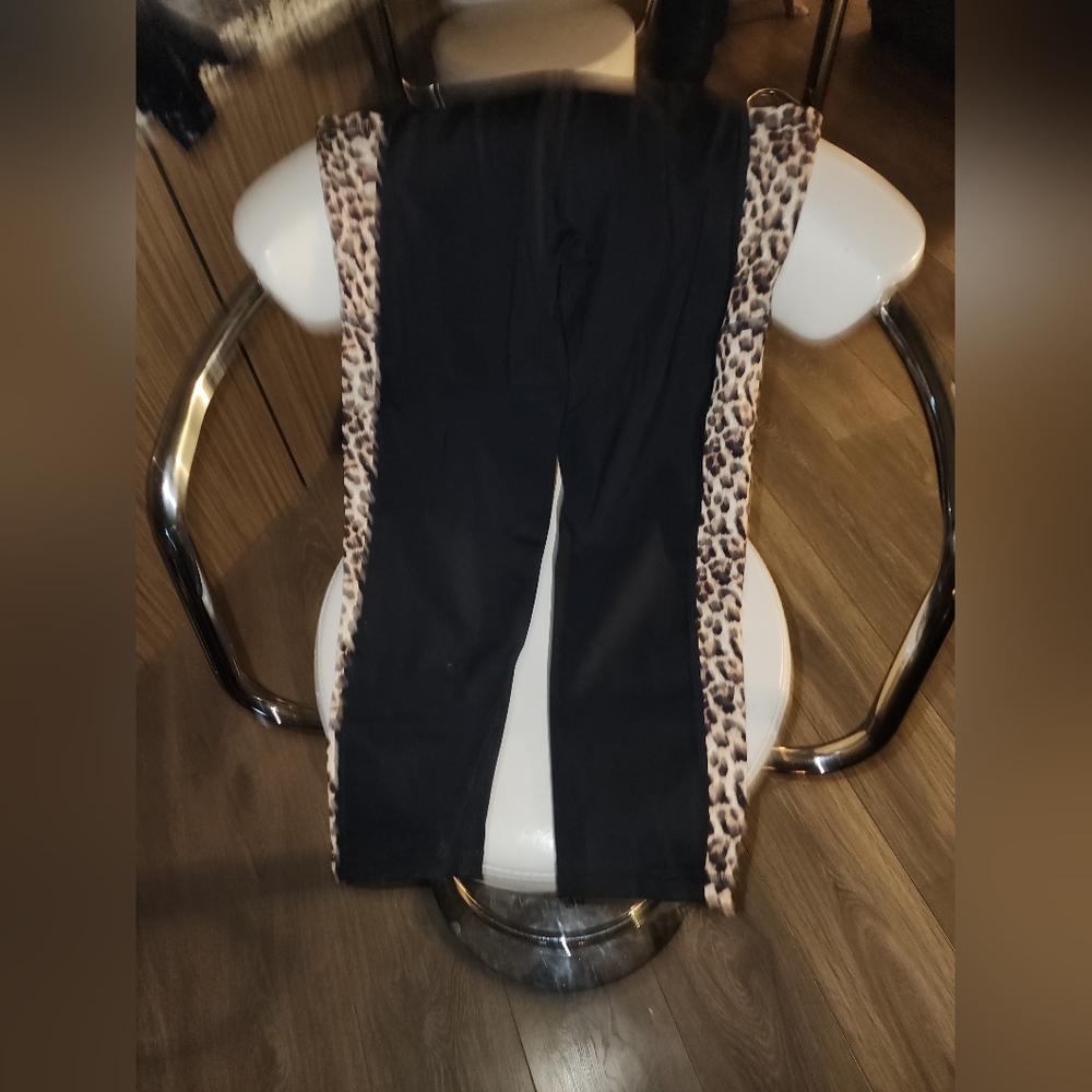 Black with leopard capri leggings